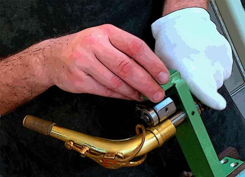 réparation bocal saxophone Alto à l'atelier Sax Sell and Repair